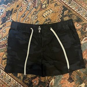 Womens small Vuori shorts works once